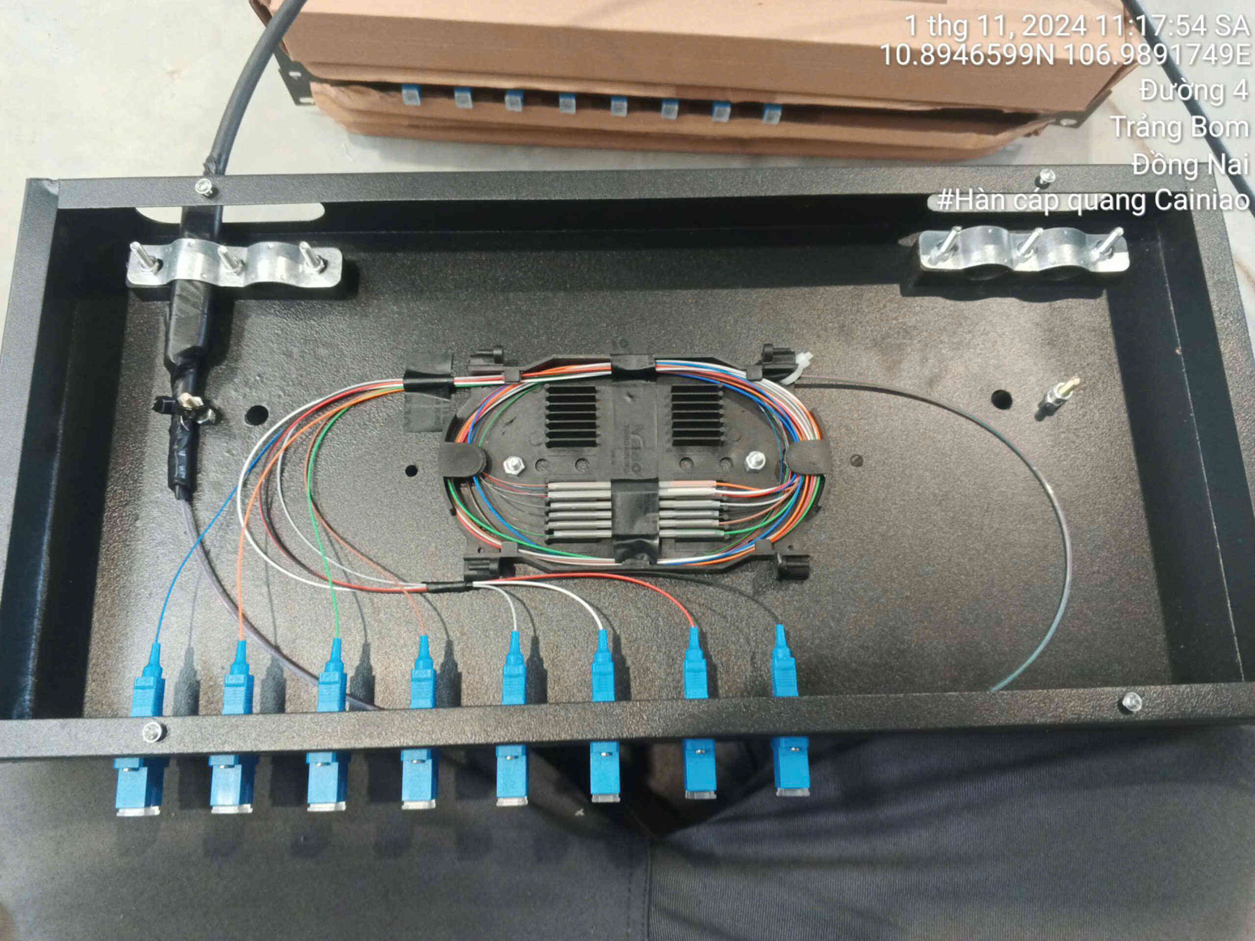 Hàn cáp quang vào ODF Rack