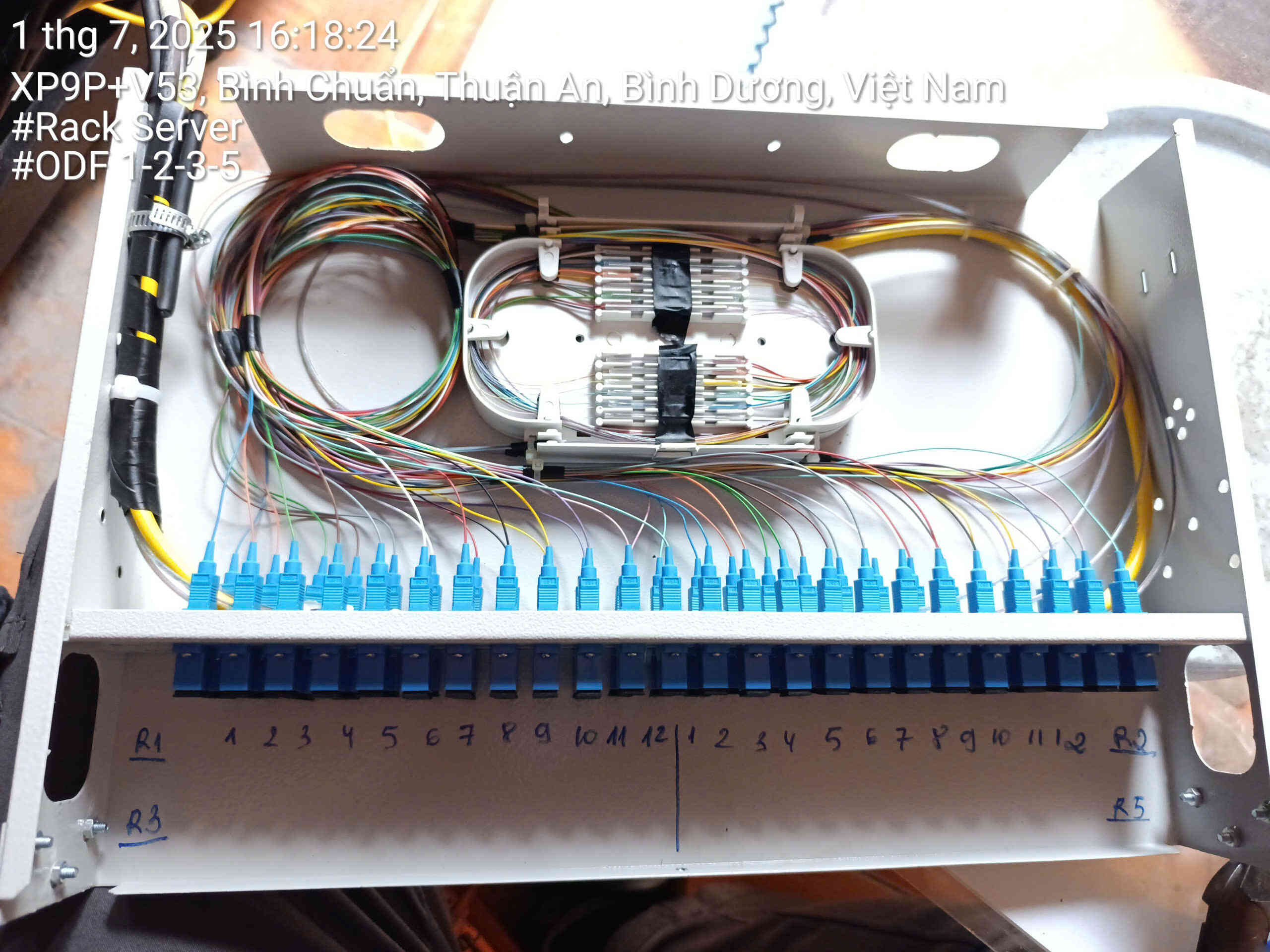Hộp phối quang được ghi chú rõ ràng
